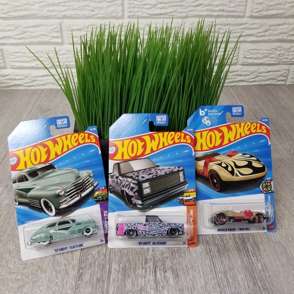 Hot Wheels Other - Hot Wheels Silverado Bundle